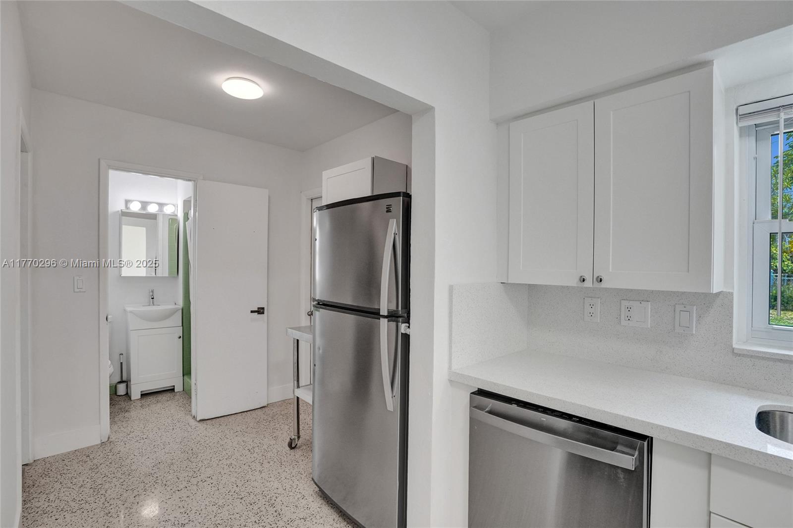 2125 Alamanda Dr, North Miami, Florida image 25