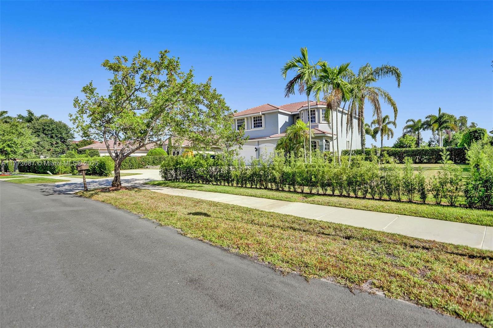 721 Ranch Rd, Weston, Florida image 6