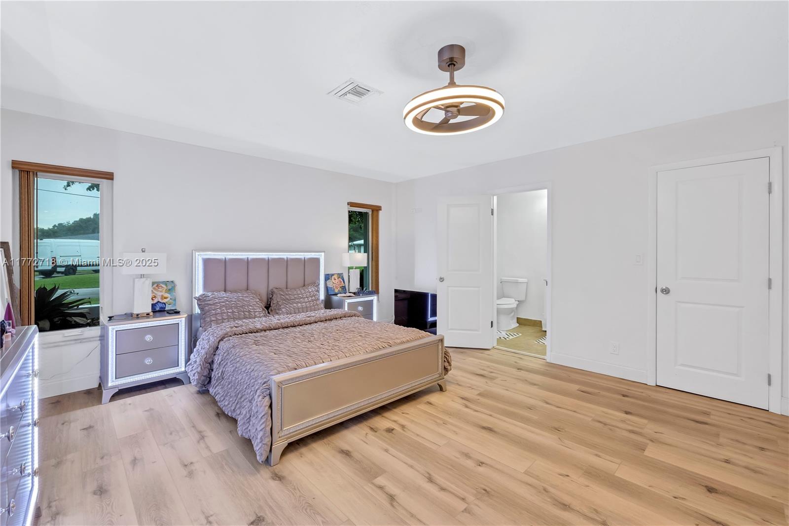 Listing Photo 11