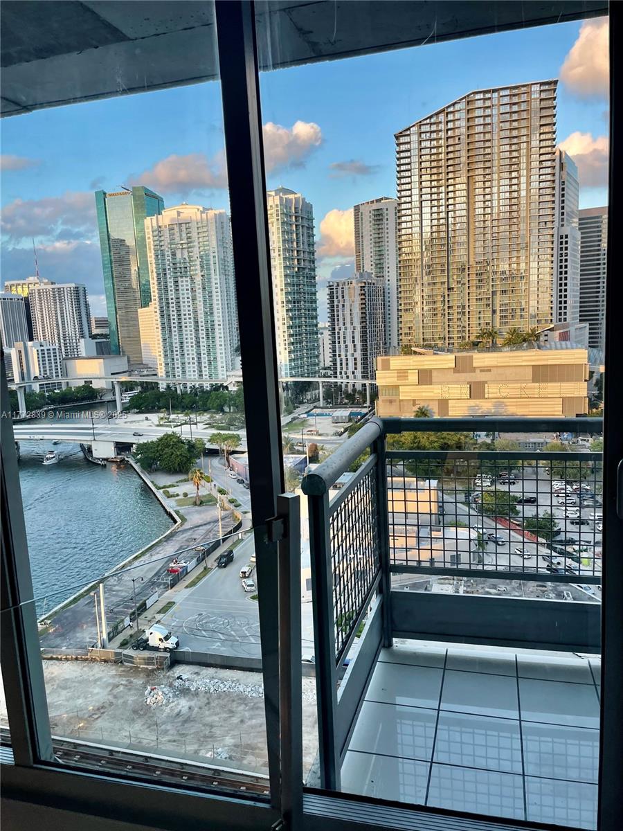 690 SW 1st Ct #1922, Miami FL 33130