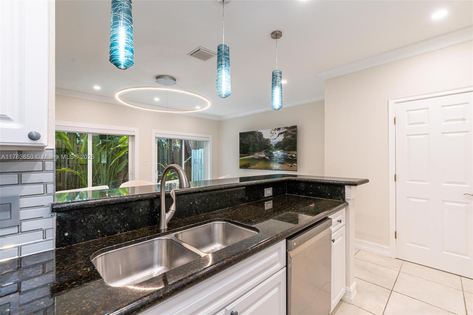 1747 NE 4th Ave #F2, Fort Lauderdale, Florida image 5