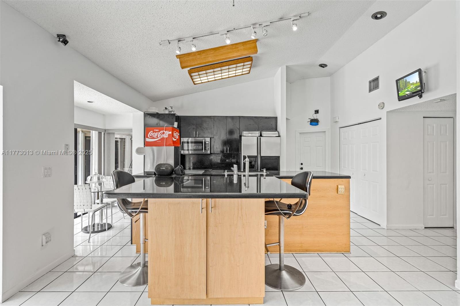 Listing Photo 14