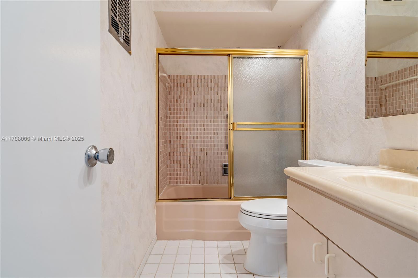 465 Paradise Isle Blvd #308, Hallandale Beach, Florida image 13