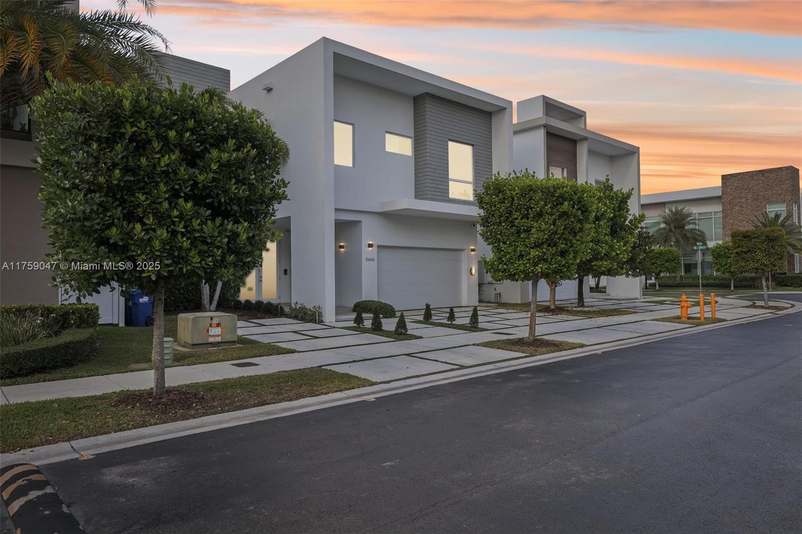 10445 NW 68th Ter, Doral, Florida image 2