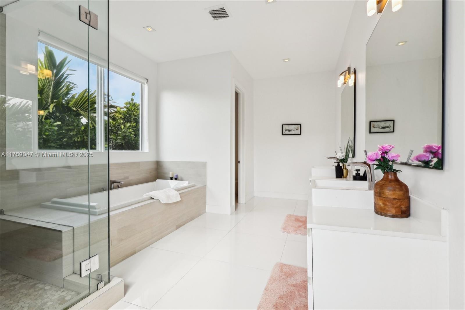 10445 NW 68th Ter, Doral, Florida image 42