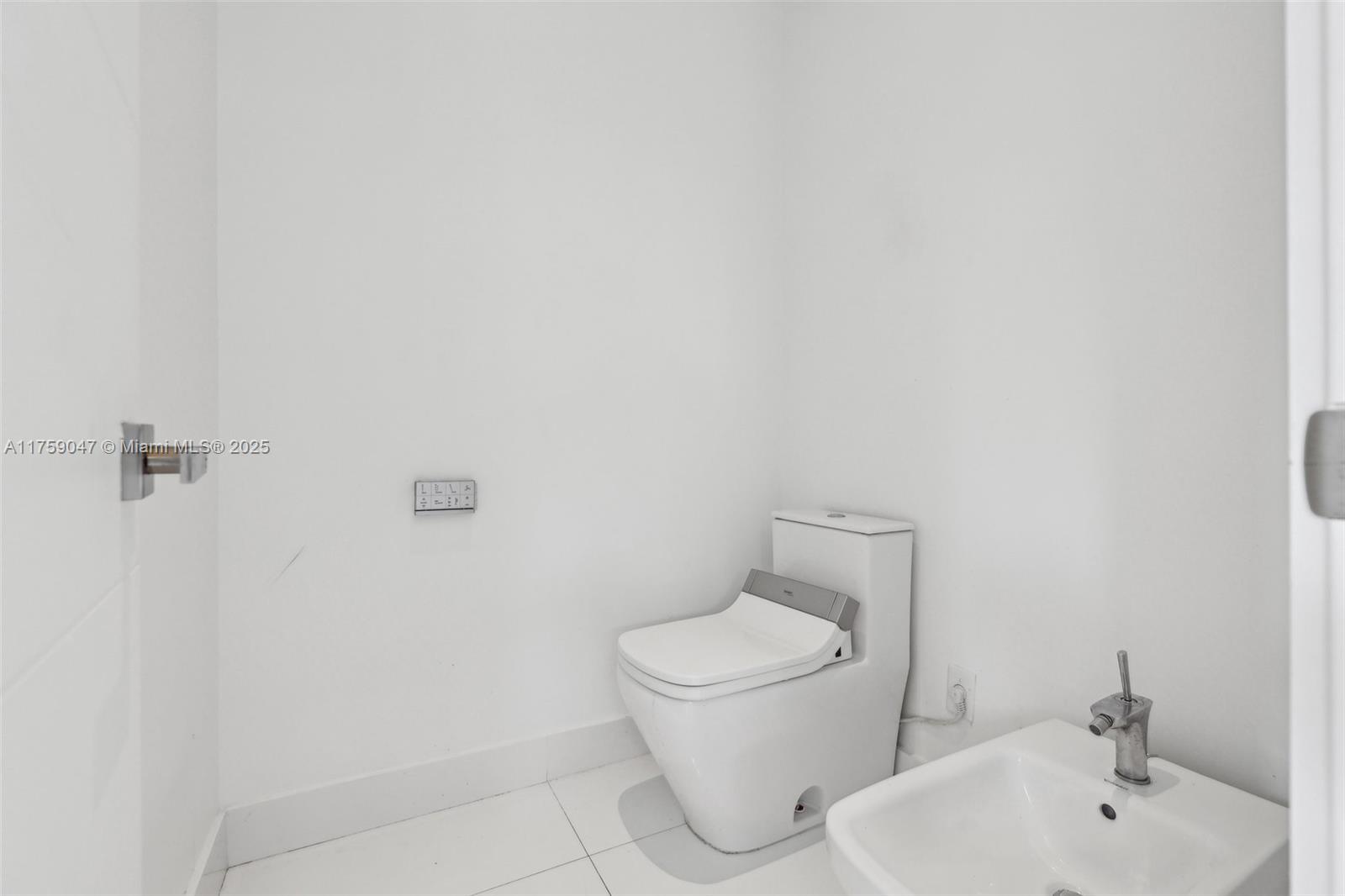10445 NW 68th Ter, Doral, Florida image 44