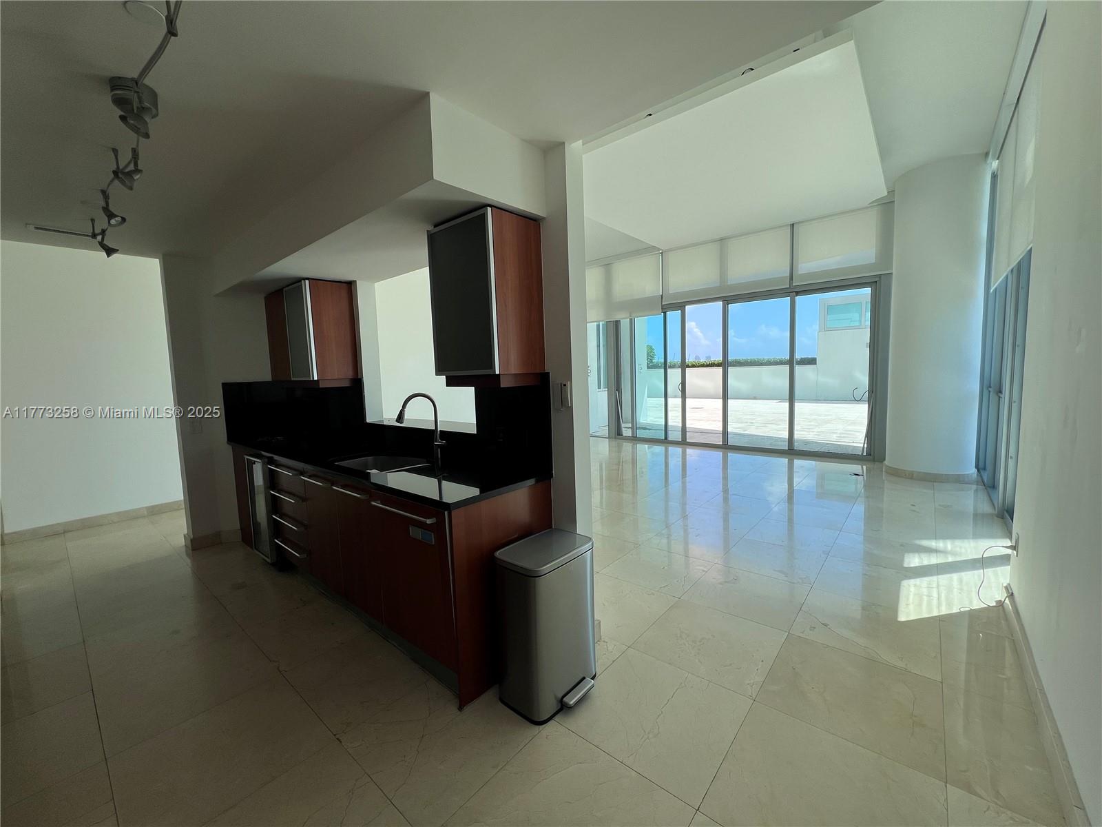 Apartamento para Alugar em Miami, FL