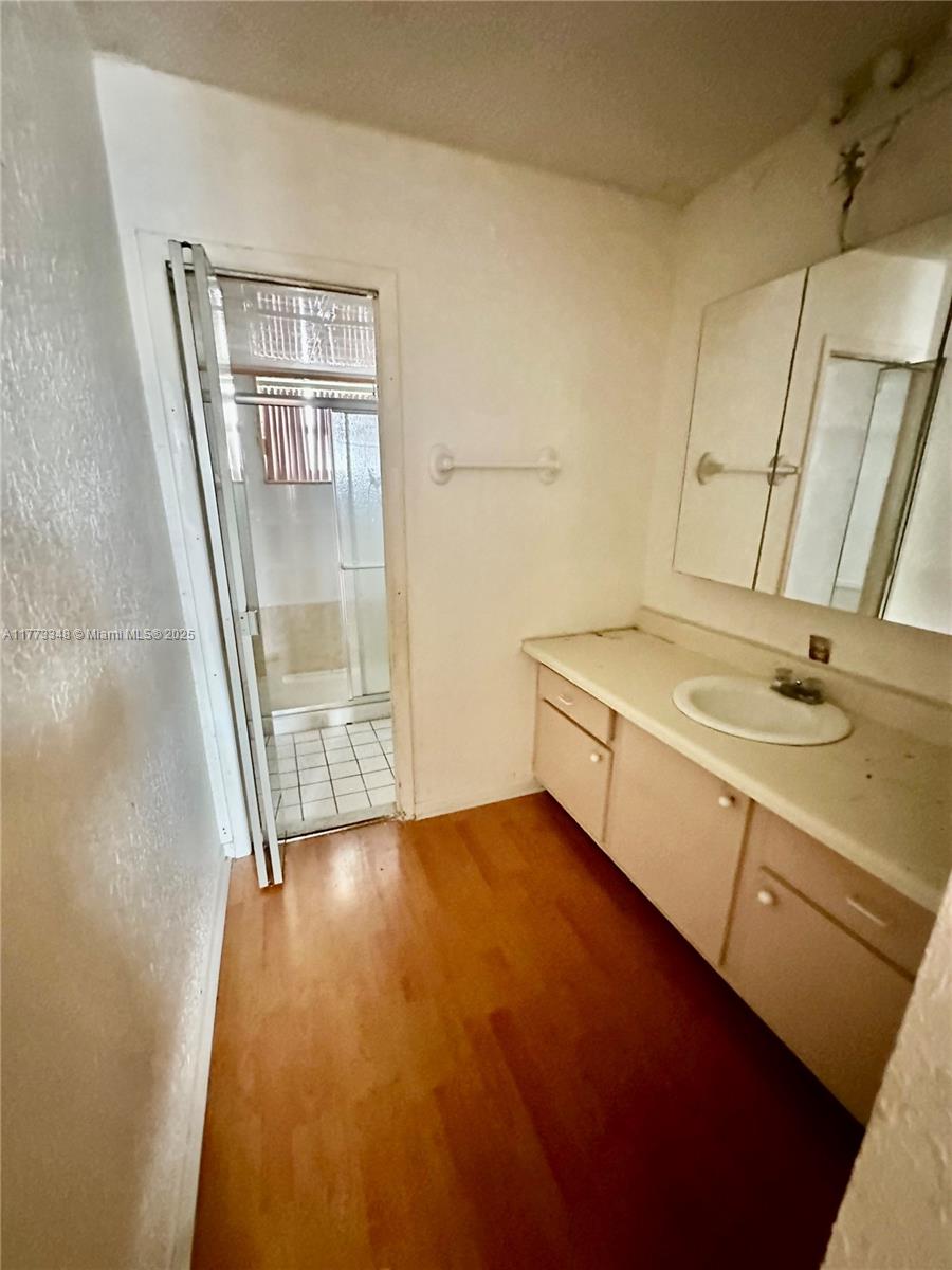 Listing Photo 9