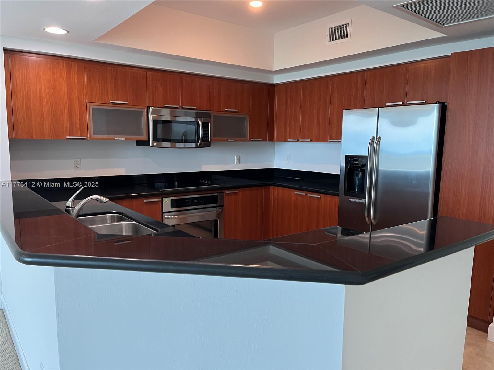 14951 Royal Oaks Ln #2206, North Miami, Florida image 5