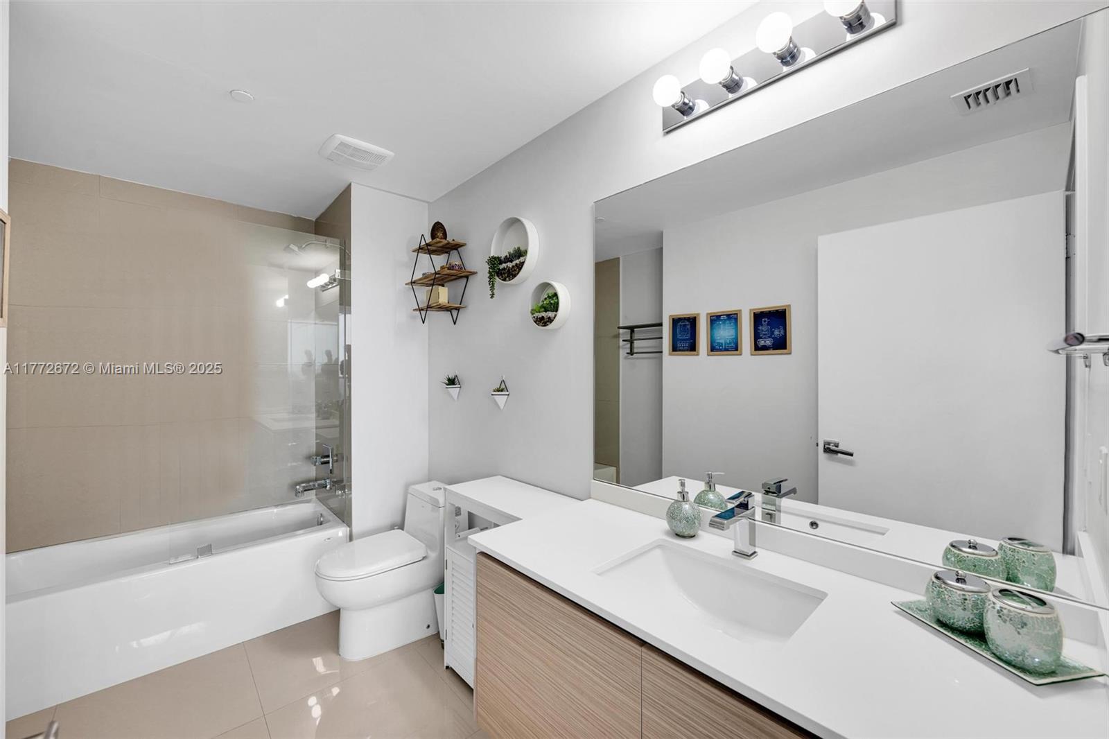 600 NE 27th St #803, Miami FL 33137