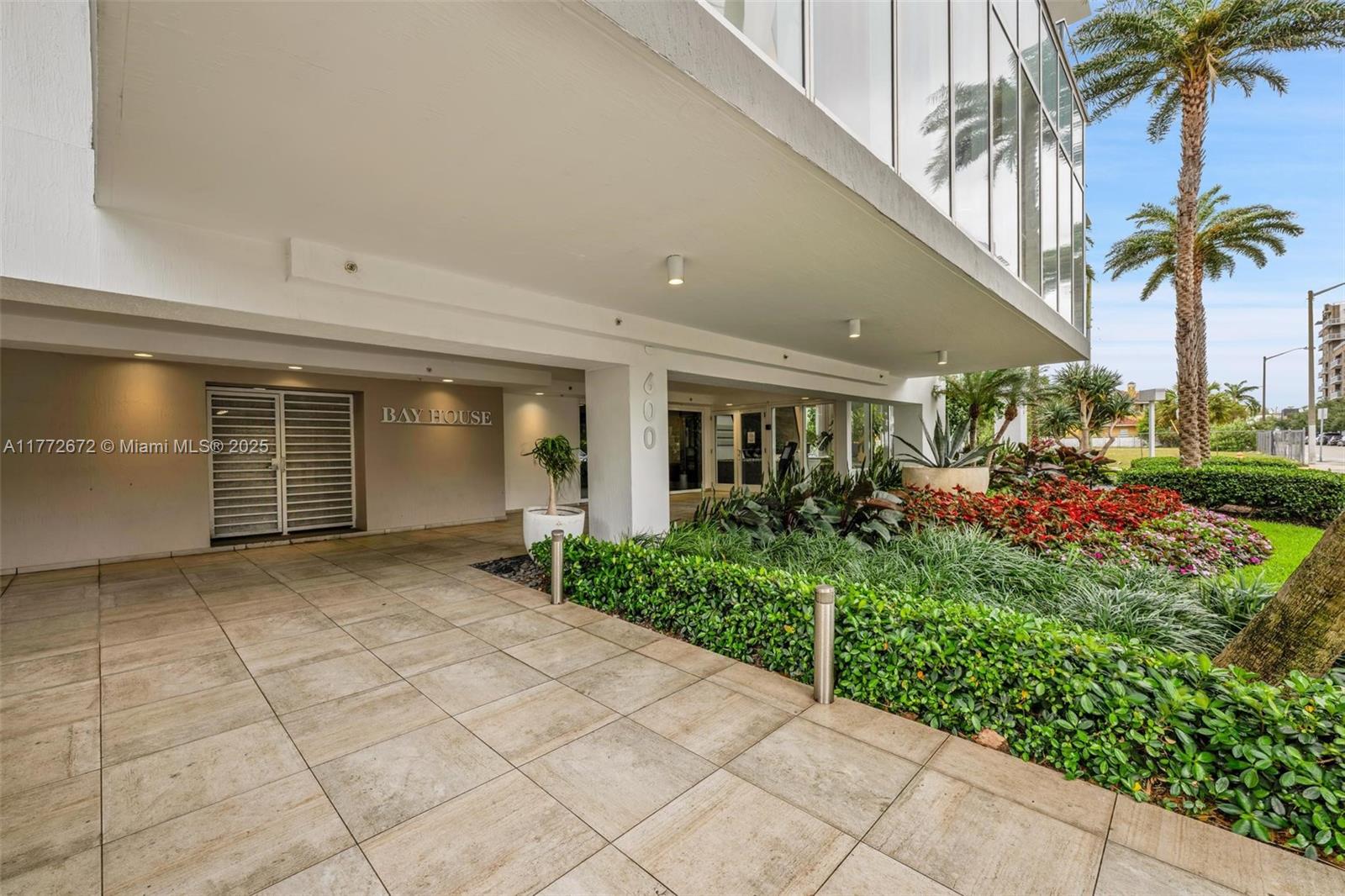 600 NE 27th St #803, Miami FL 33137