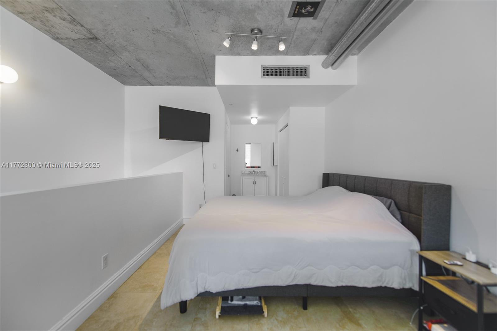 690 SW 1st Ct #1022, Miami FL 33130