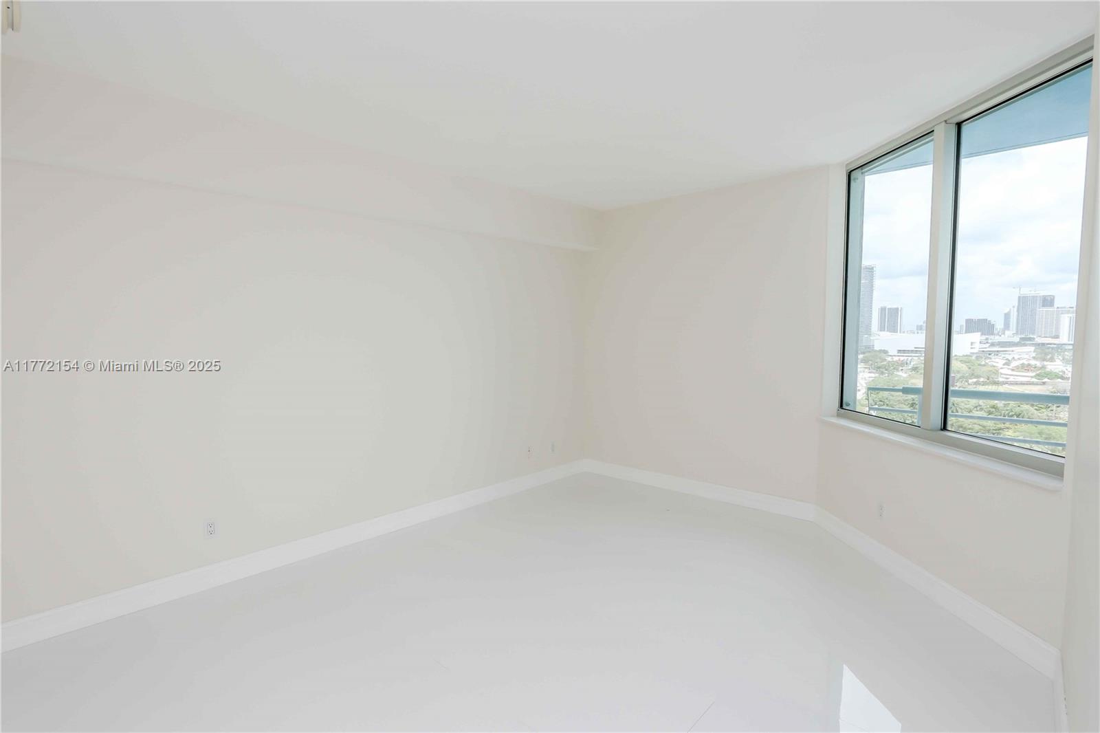 325 S Biscayne Blvd #1922, Miami FL 33131