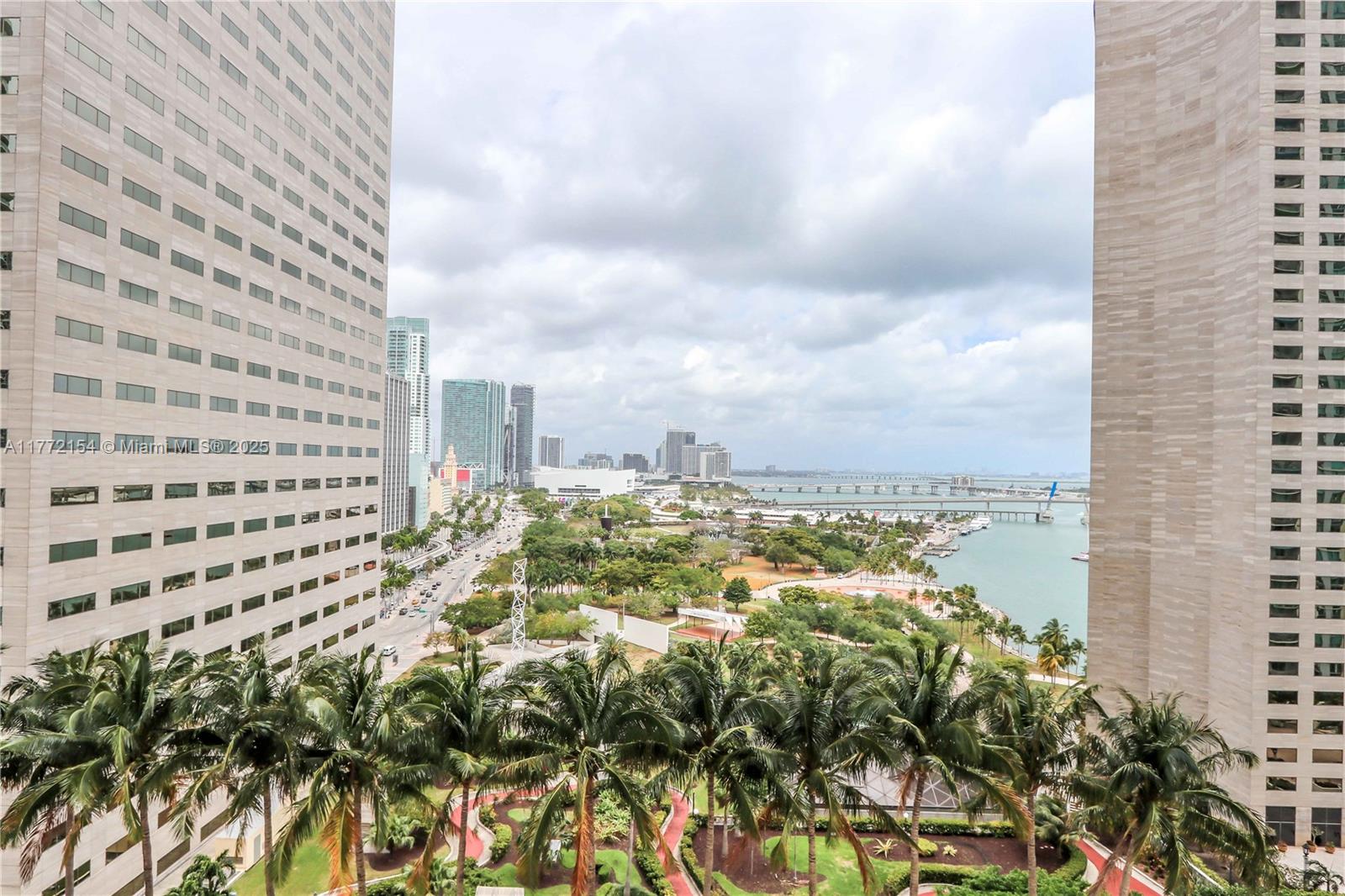 325 S Biscayne Blvd #1922, Miami FL 33131