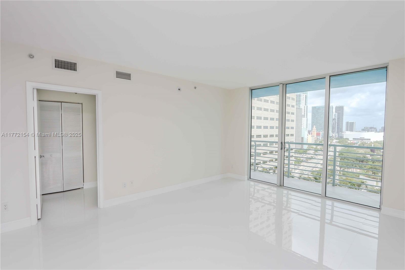 325 S Biscayne Blvd #1922, Miami FL 33131