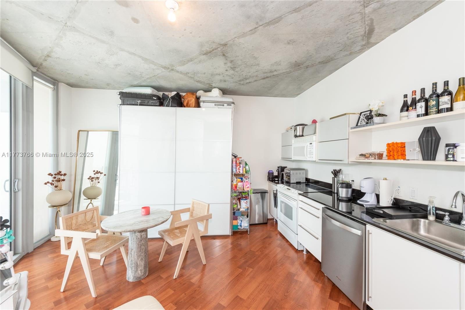 690 SW 1st CT #1034, Miami FL 33130