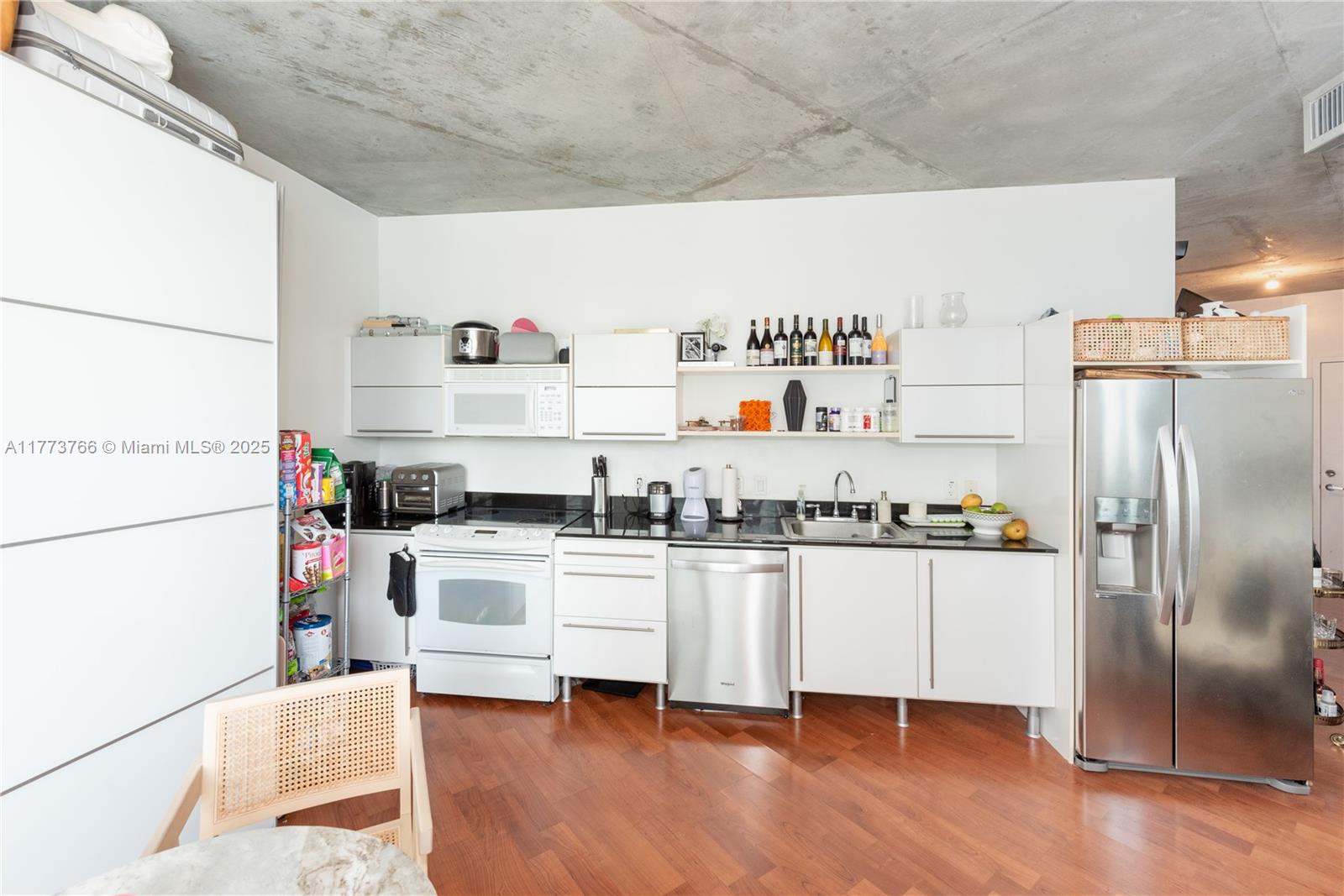 690 SW 1st CT #1034, Miami FL 33130