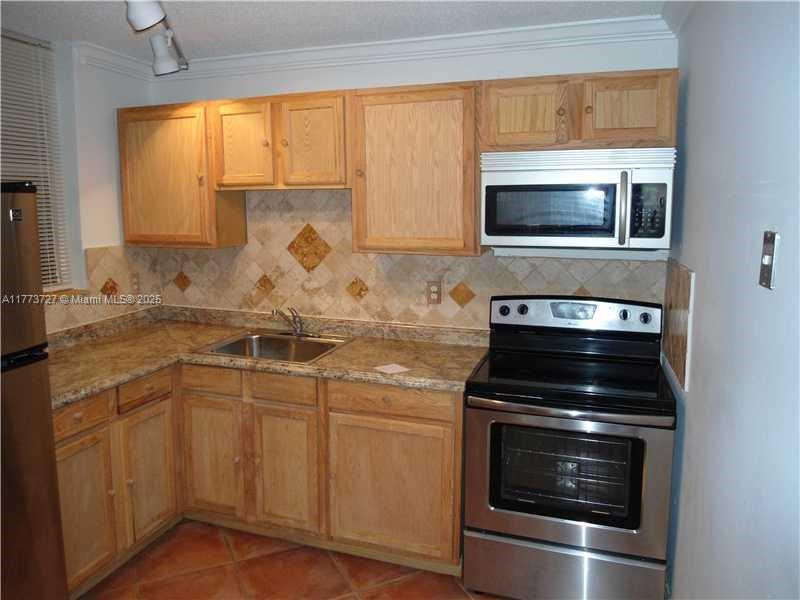 1801 S Treasure Dr #214, North Bay Village, Florida image 8
