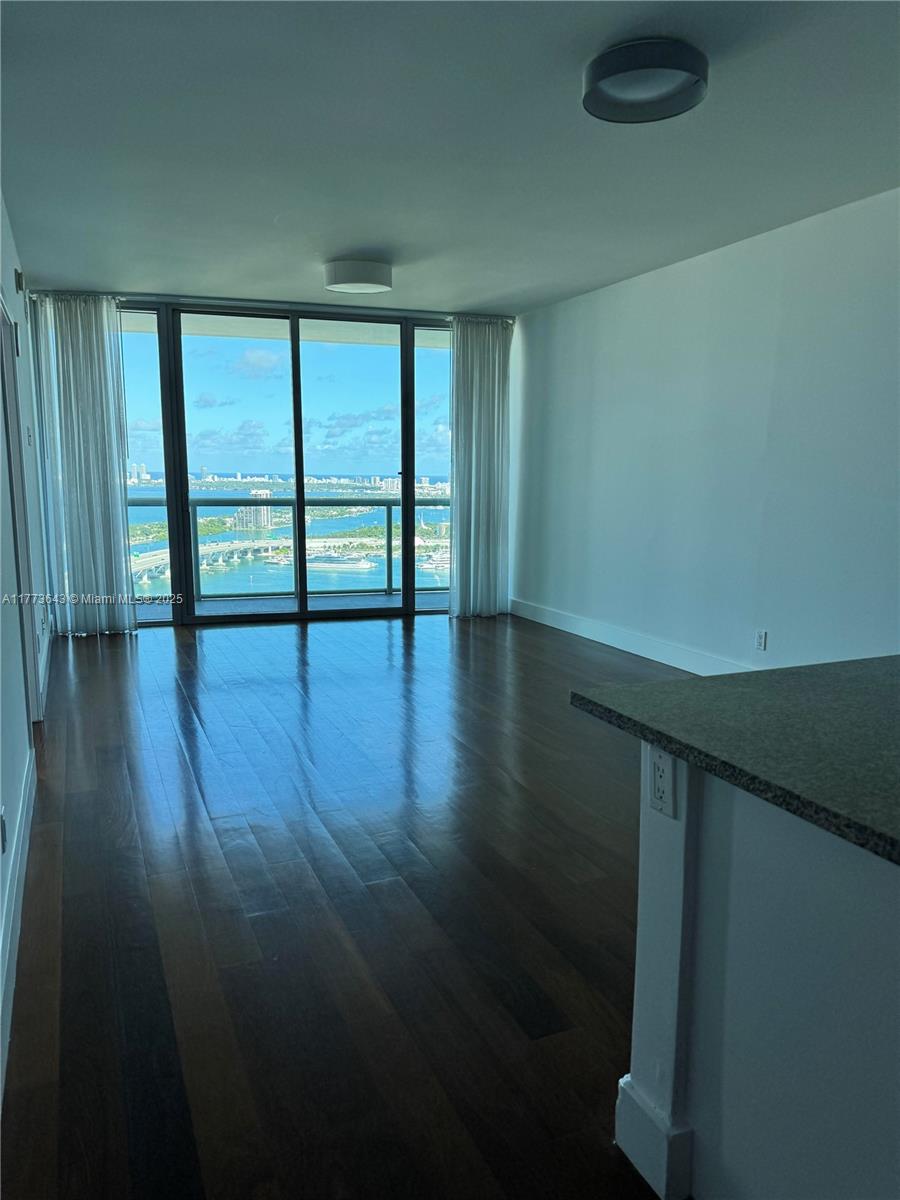 888 Biscayne Blvd #3910, Miami FL 33132