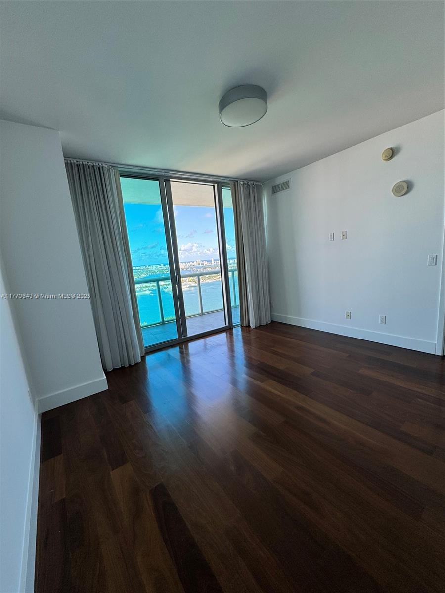 888 Biscayne Blvd #3910, Miami FL 33132