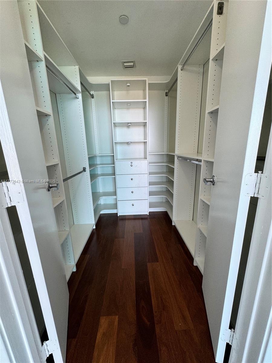 888 Biscayne Blvd #3910, Miami FL 33132