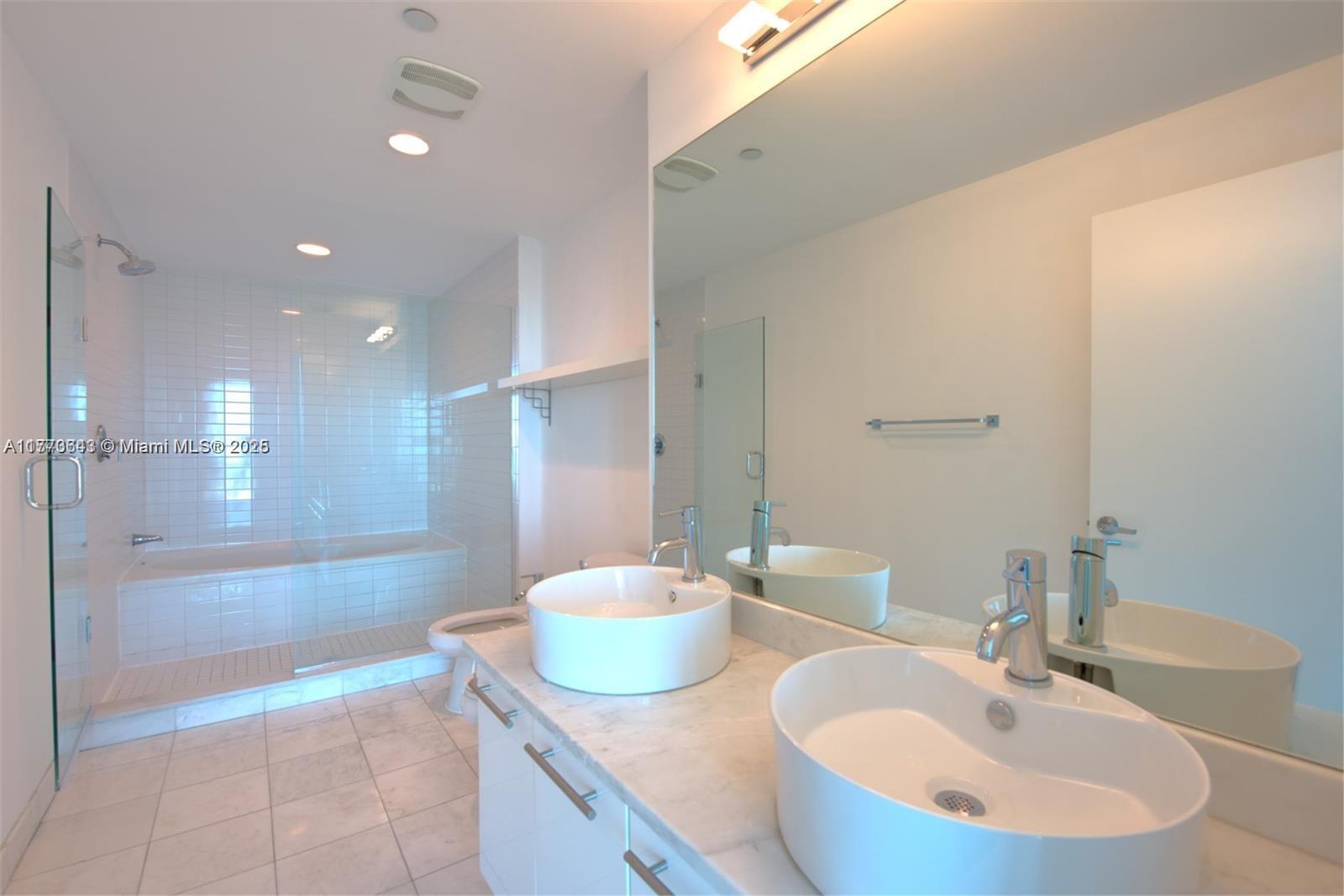 888 Biscayne Blvd #3910, Miami FL 33132