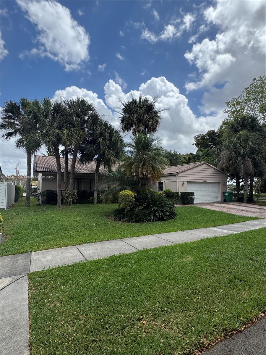 14679 Glencairn Rd, Miami Lakes, Florida image 32