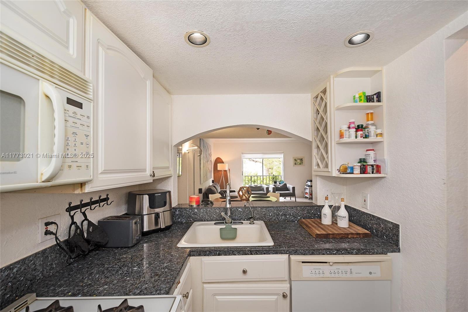 6709 N Kendall Dr #227, Pinecrest, Florida image 9