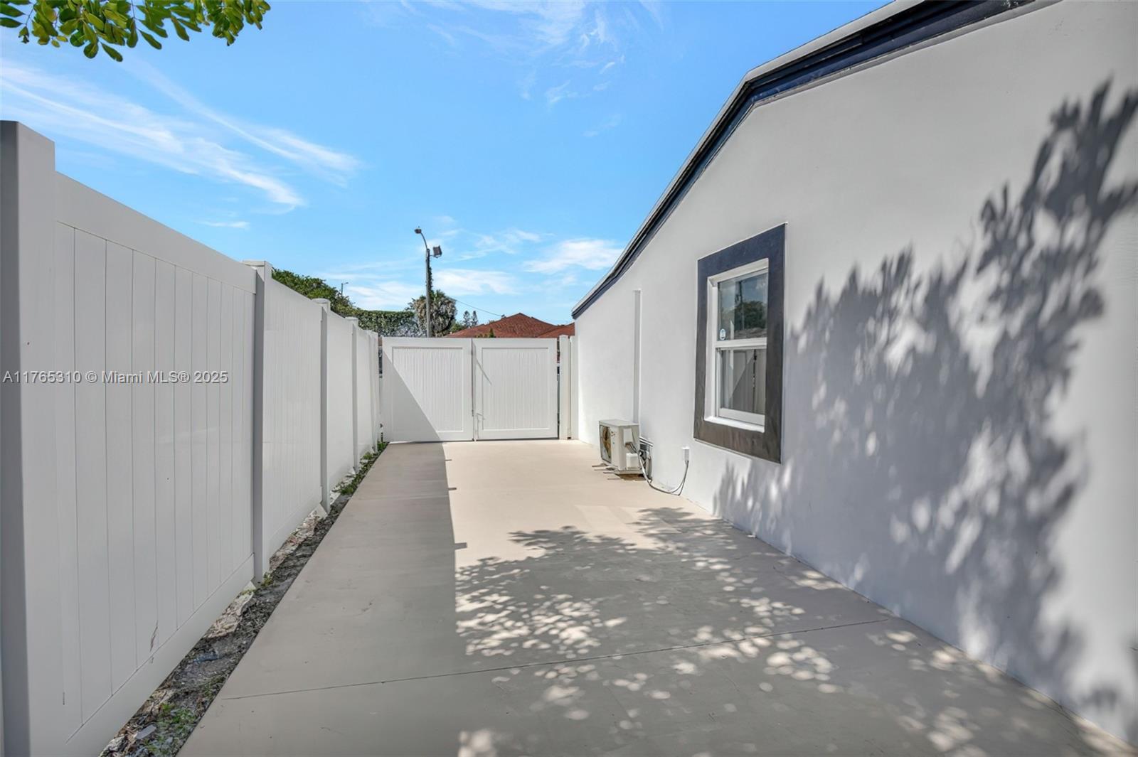 2720 NW 9th Pl, Fort Lauderdale, Florida image 14