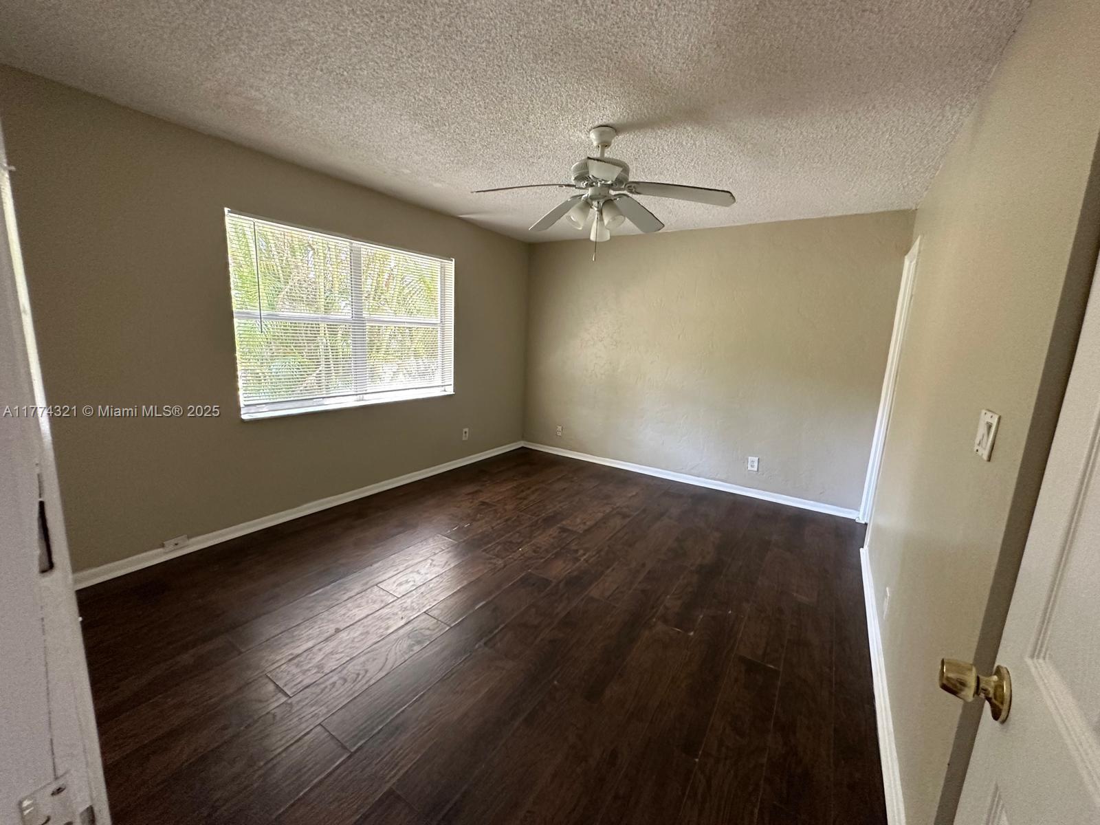 Residential, Lauderhill, Florida image 16