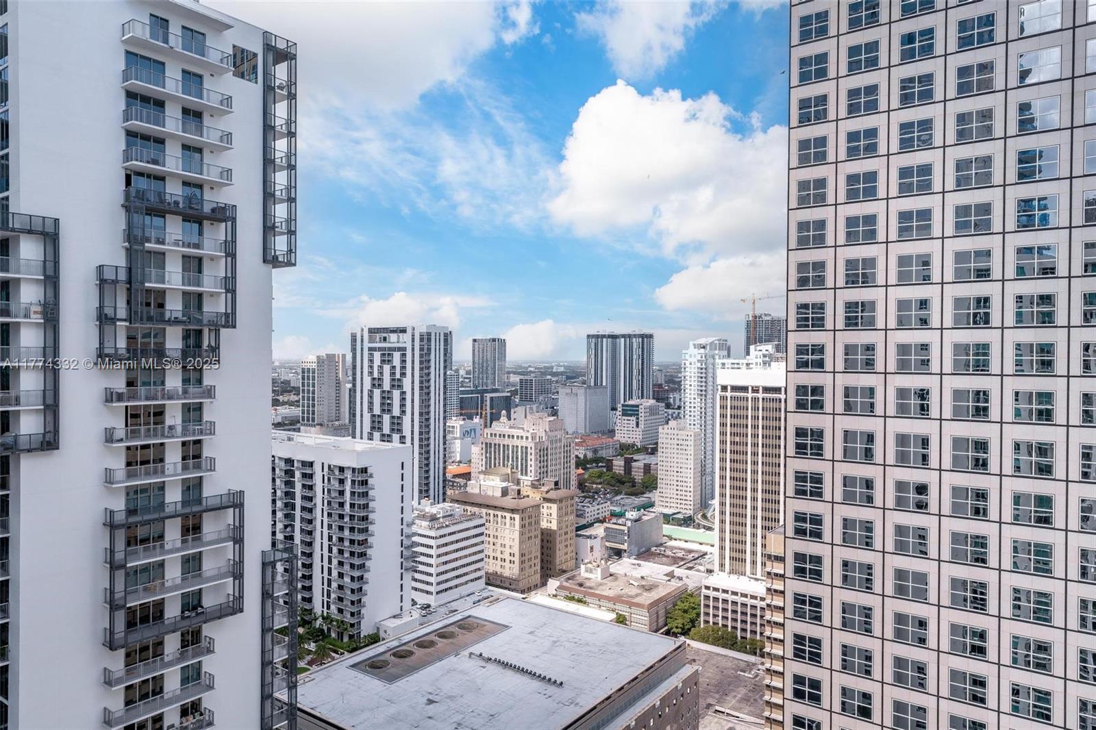 300 S Biscayne Blvd #T-3607, Miami FL 33131
