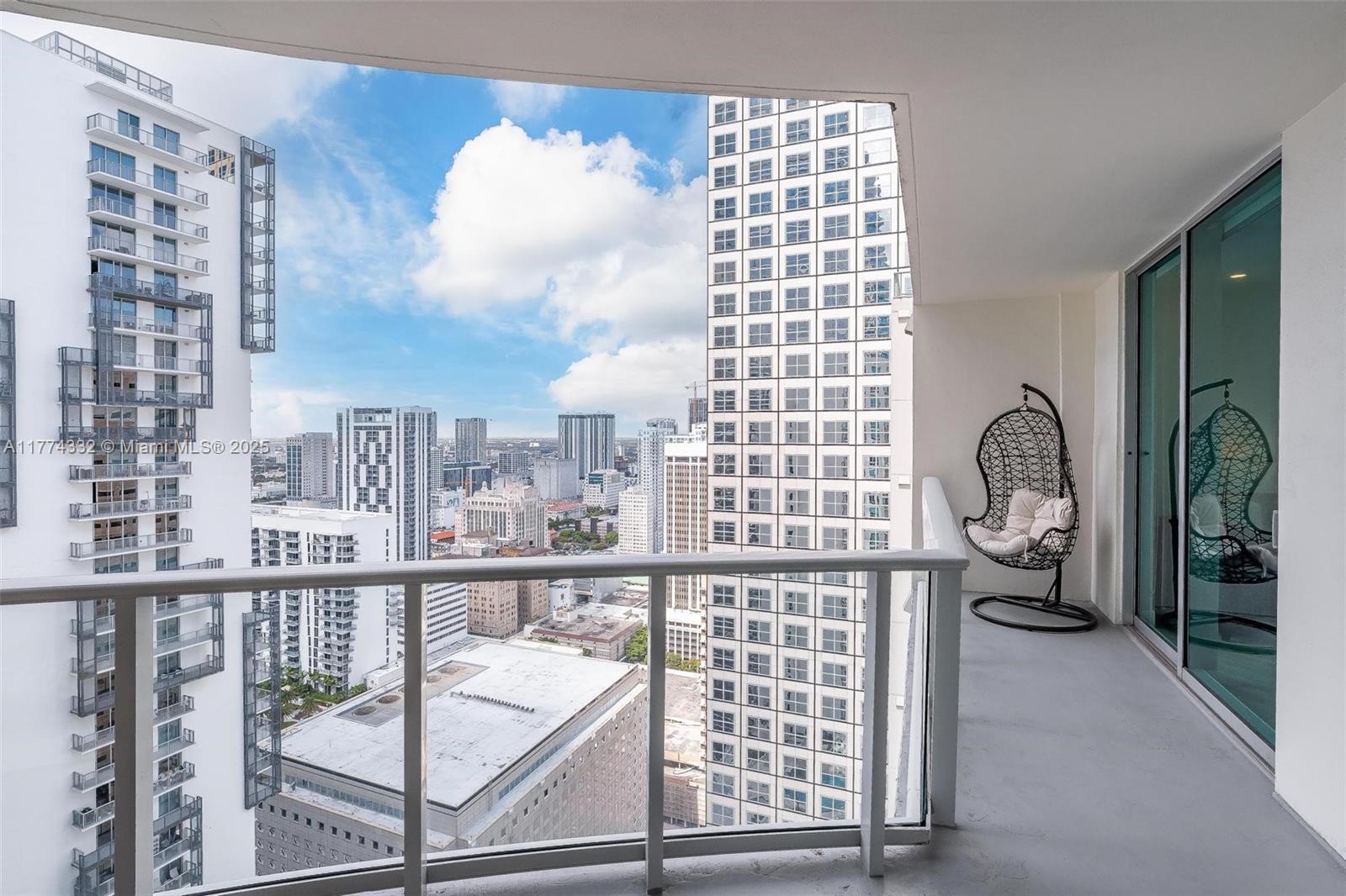 300 S Biscayne Blvd #T-3607, Miami FL 33131