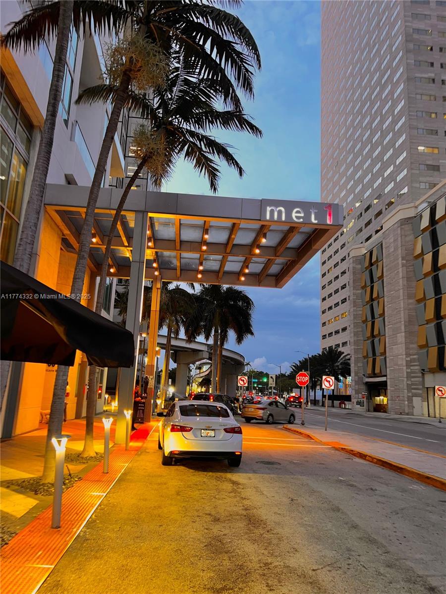 300 S Biscayne Blvd #T-3607, Miami FL 33131