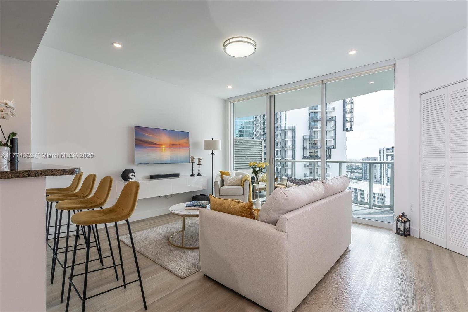 300 S Biscayne Blvd #T-3607, Miami FL 33131