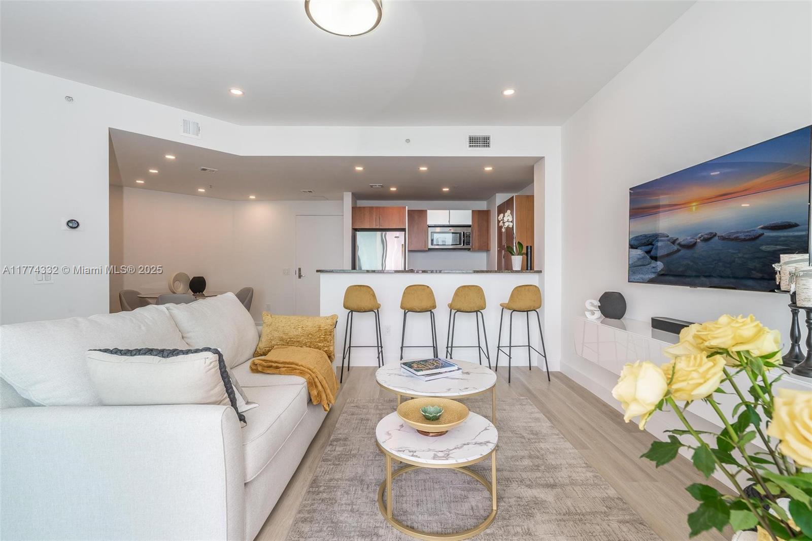 300 S Biscayne Blvd #T-3607, Miami FL 33131