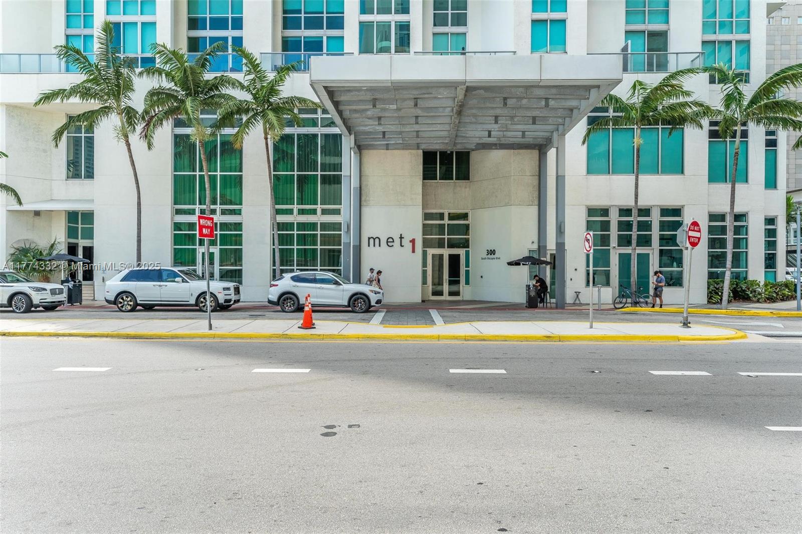 300 S Biscayne Blvd #T-3607, Miami FL 33131