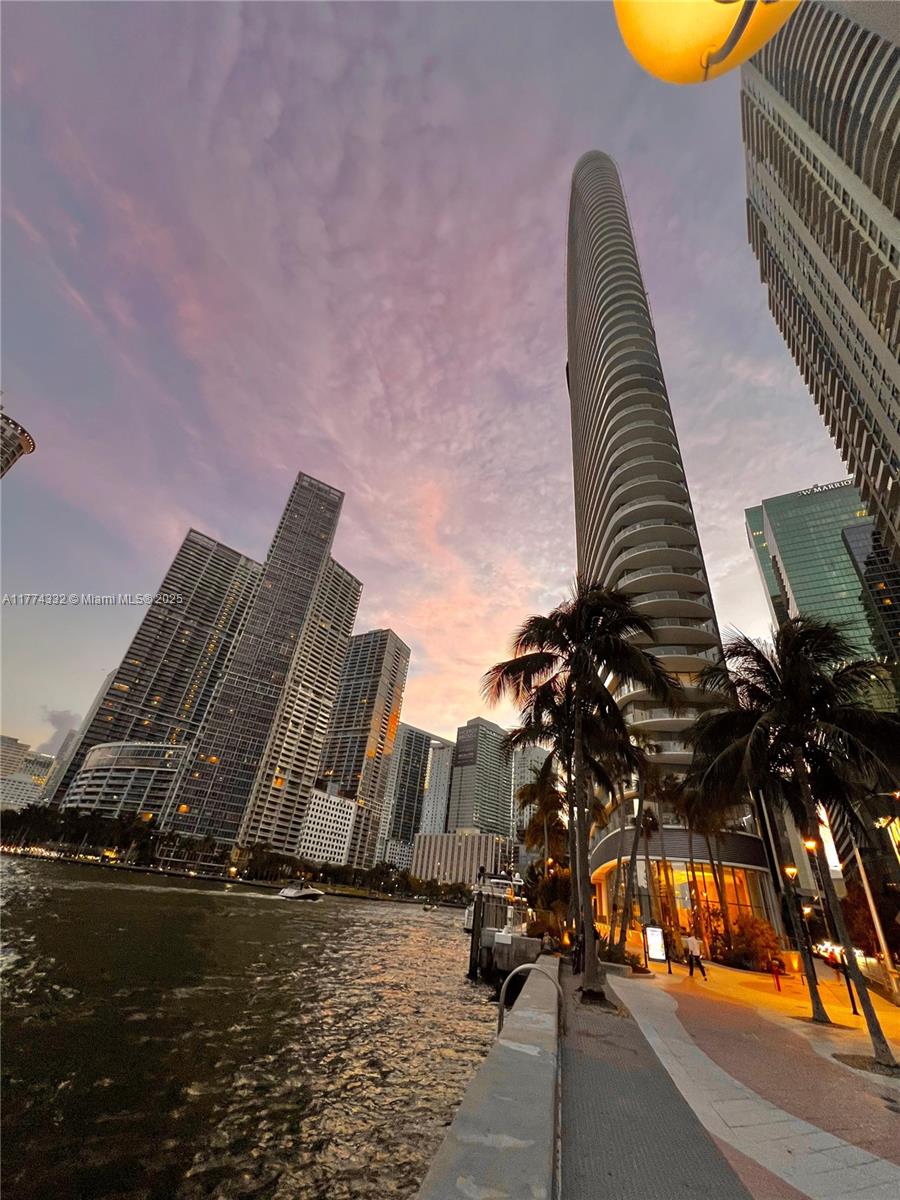 300 S Biscayne Blvd #T-3607, Miami FL 33131