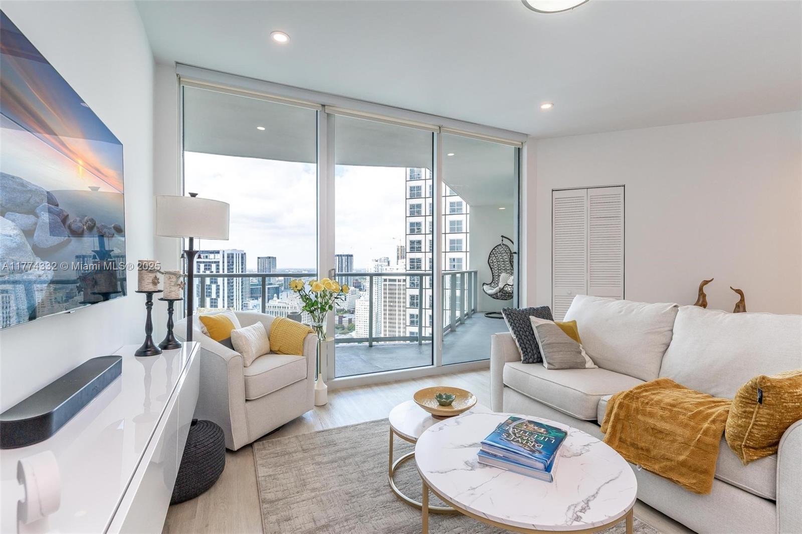 300 S Biscayne Blvd #T-3607, Miami FL 33131