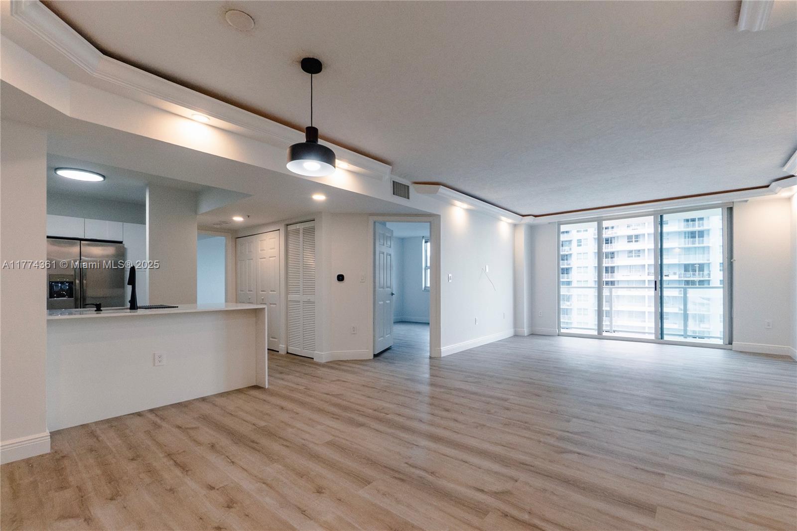 1155 Brickell Bay Dr #2204, Miami FL 33131