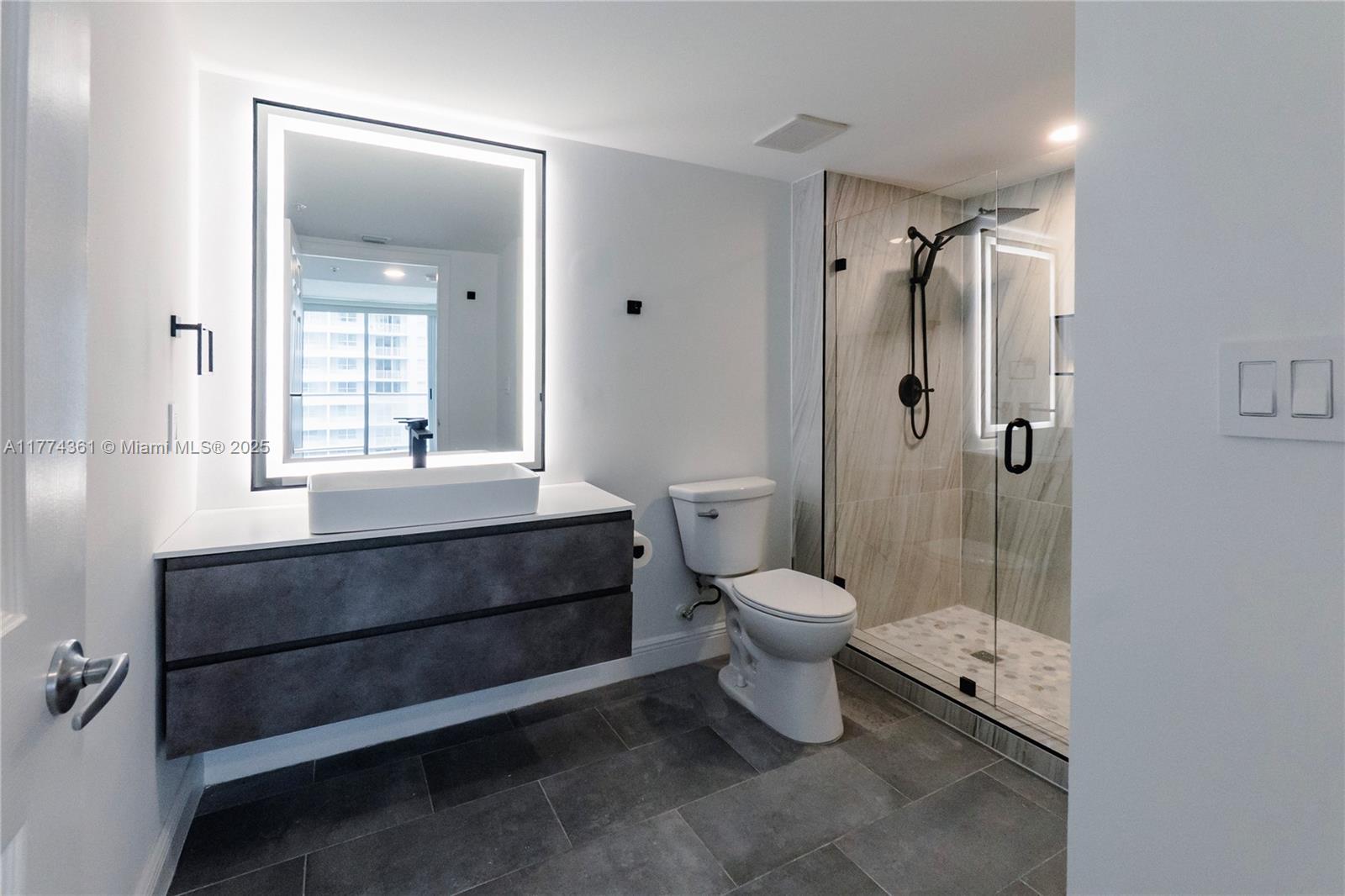 1155 Brickell Bay Dr #2204, Miami FL 33131