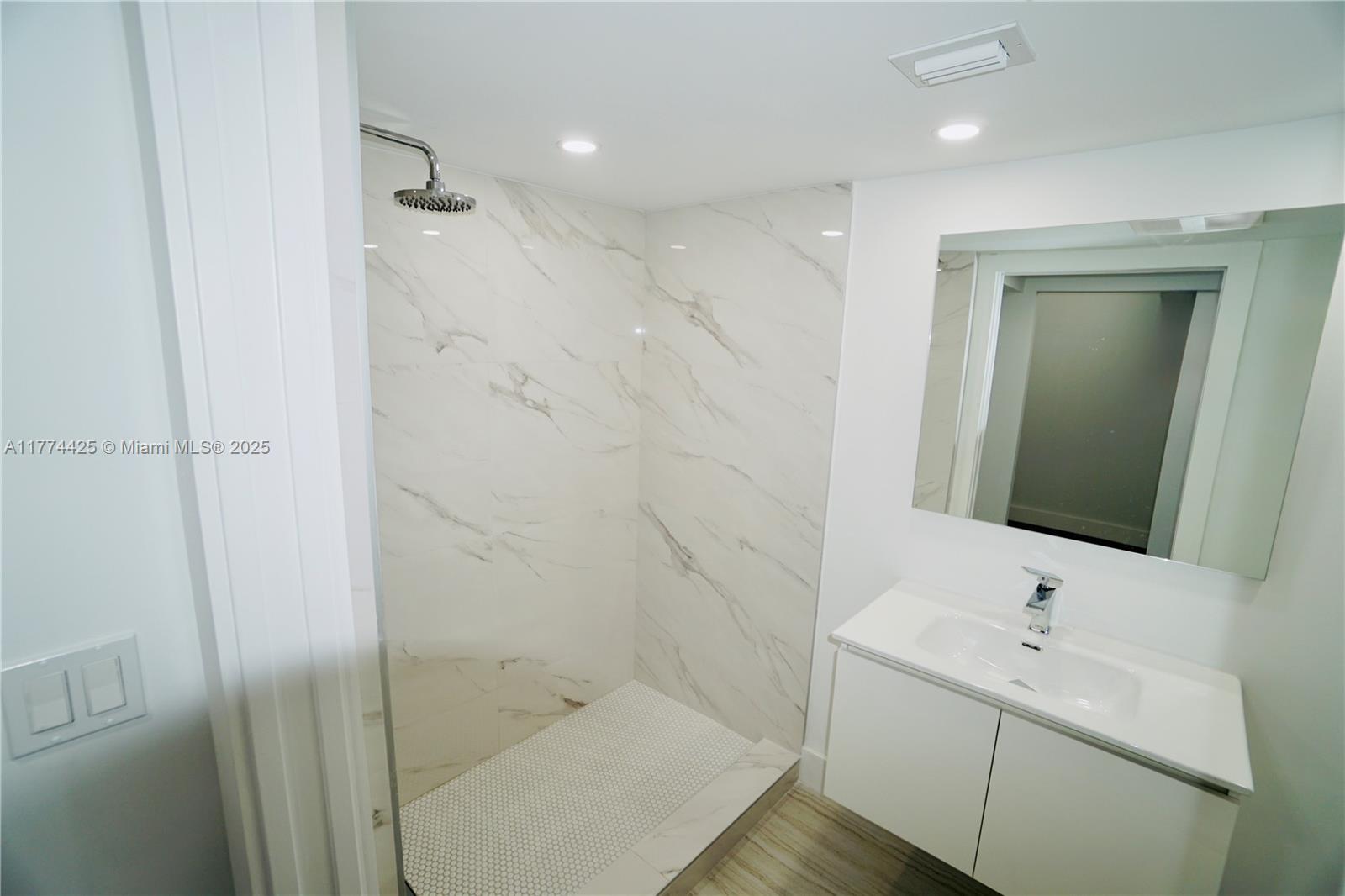 2750 NE 183rd St #2304, Aventura, Florida image 10