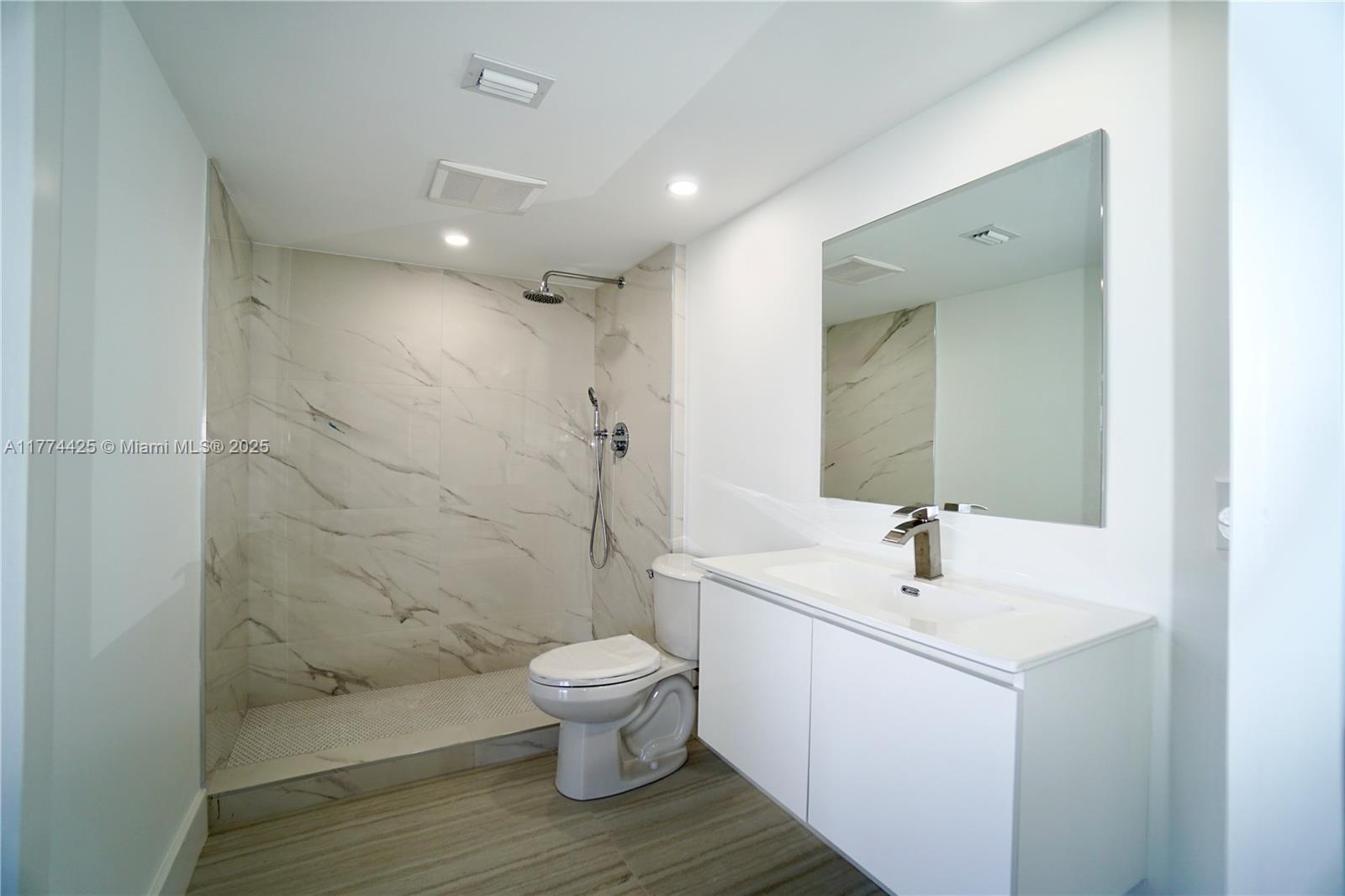 2750 NE 183rd St #2304, Aventura, Florida image 12