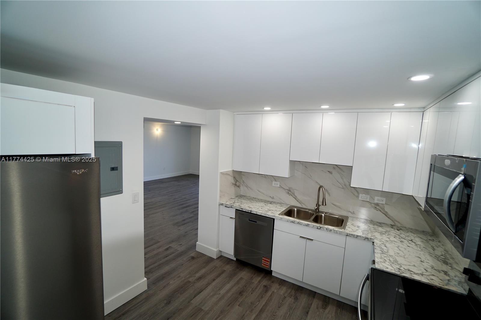 2750 NE 183rd St #2304, Aventura, Florida image 7