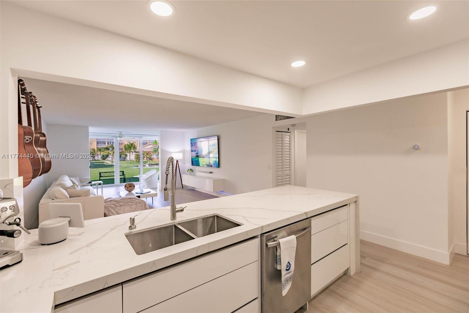 201 SE 11th Ter #104, Dania Beach, Florida image 4