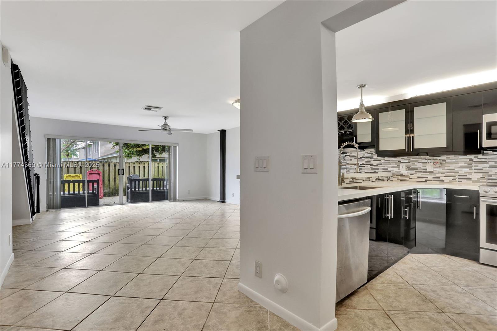 12131 NW 36th Pl, Sunrise, Florida image 6