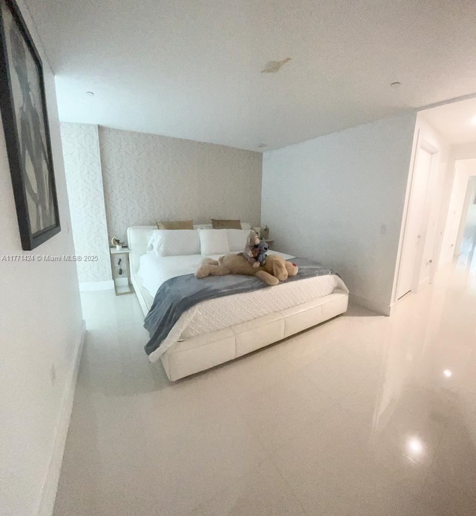 2950 NE 188th St #104, Aventura FL 33180