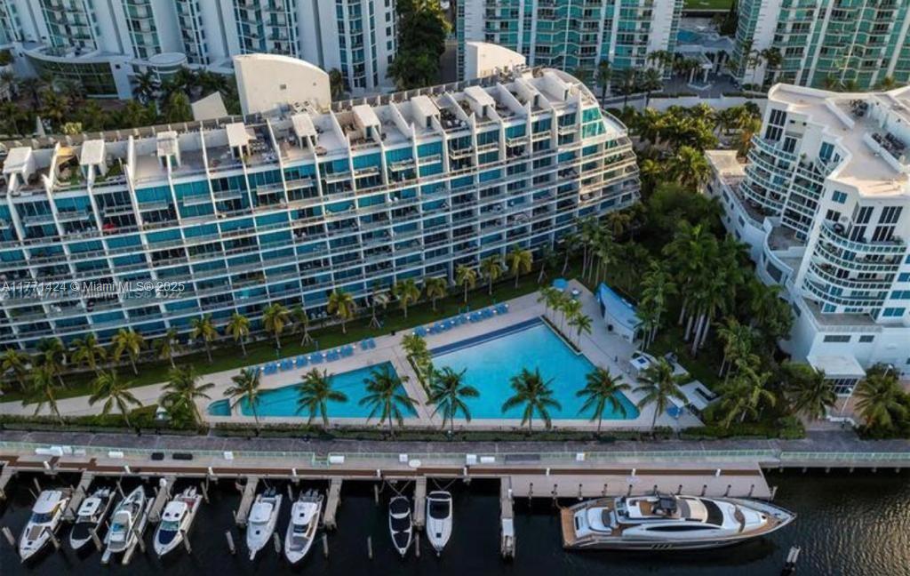 2950 NE 188th St #104, Aventura FL 33180