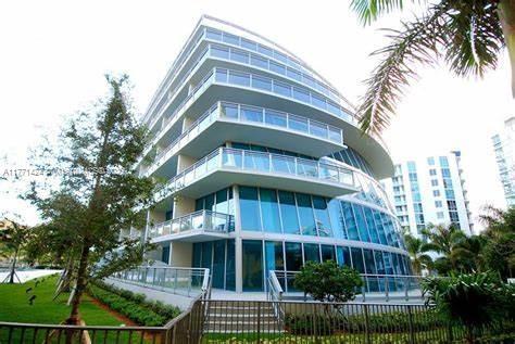 2950 NE 188th St #104, Aventura FL 33180