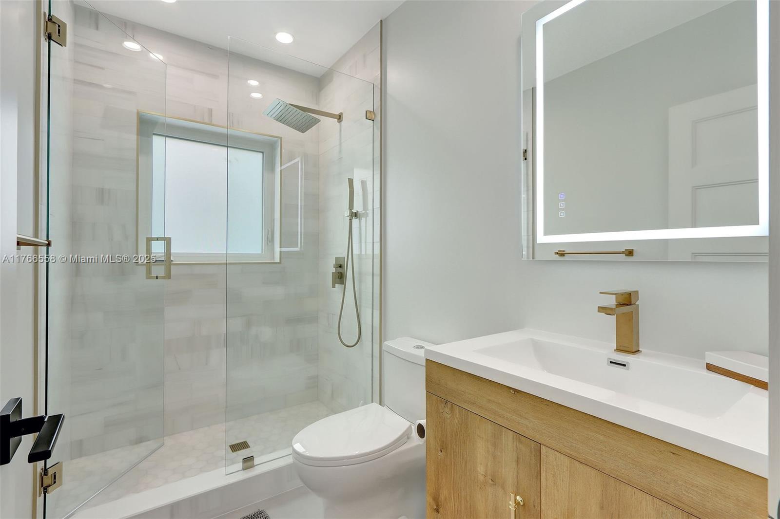 646 NE 114th St, Biscayne Park, Florida image 37