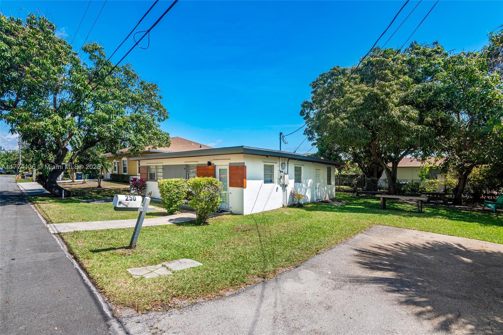 250 NW 14th Way, Dania Beach, Florida image 25